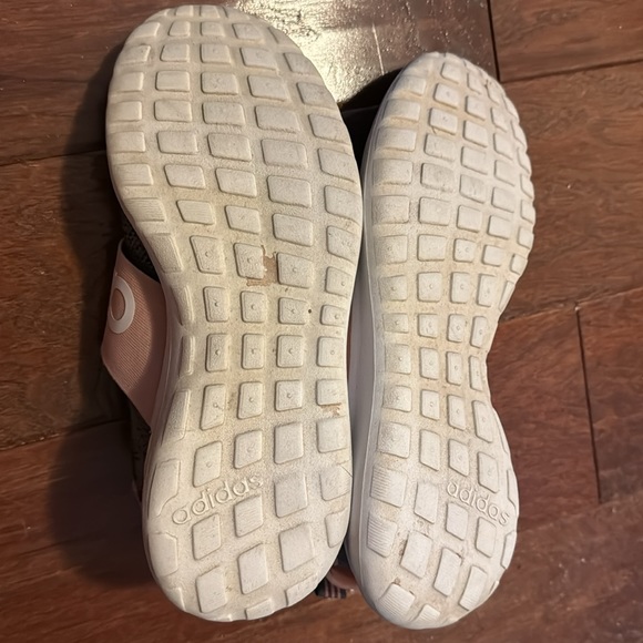 Adidas gym shoes - Picture 3 of 3